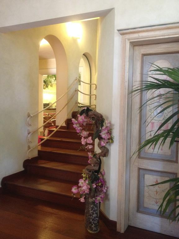 מרינה די פיאטרסנטה Hotel Villa Tiziana מראה חיצוני תמונה